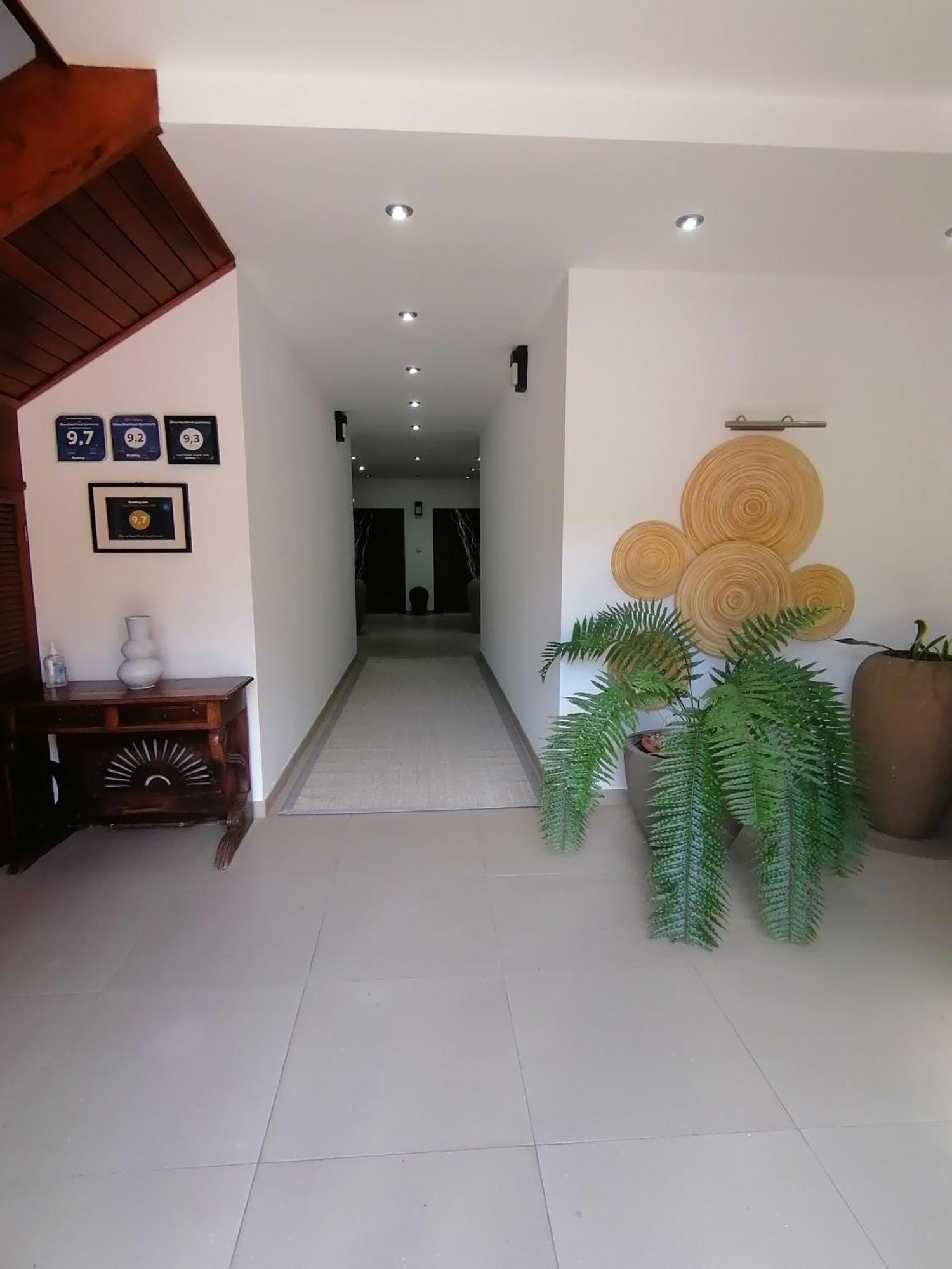 Olana Blue - Beachfront Apartment Rivière Noire Dış mekan fotoğraf