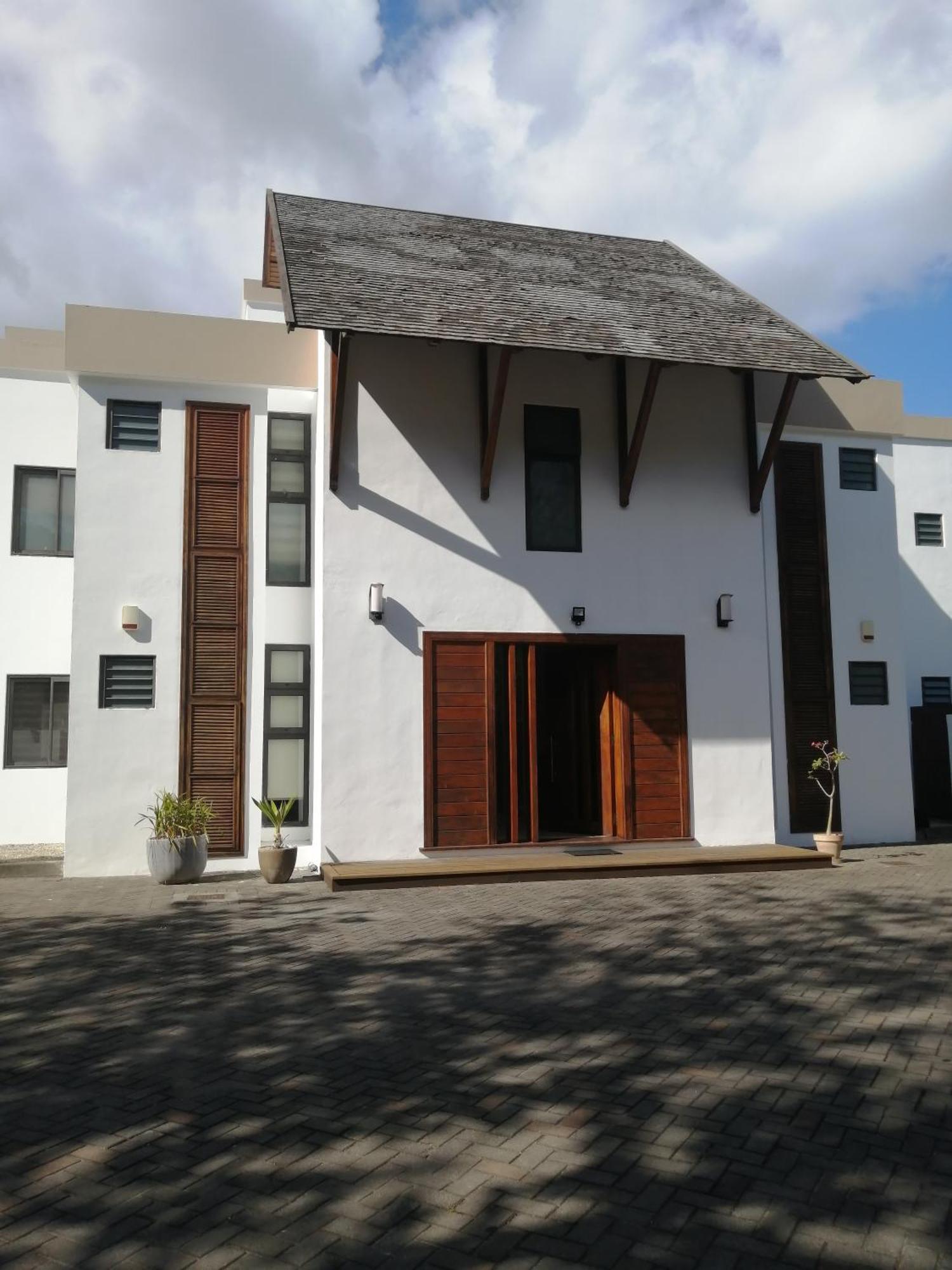 Olana Blue - Beachfront Apartment Rivière Noire Dış mekan fotoğraf