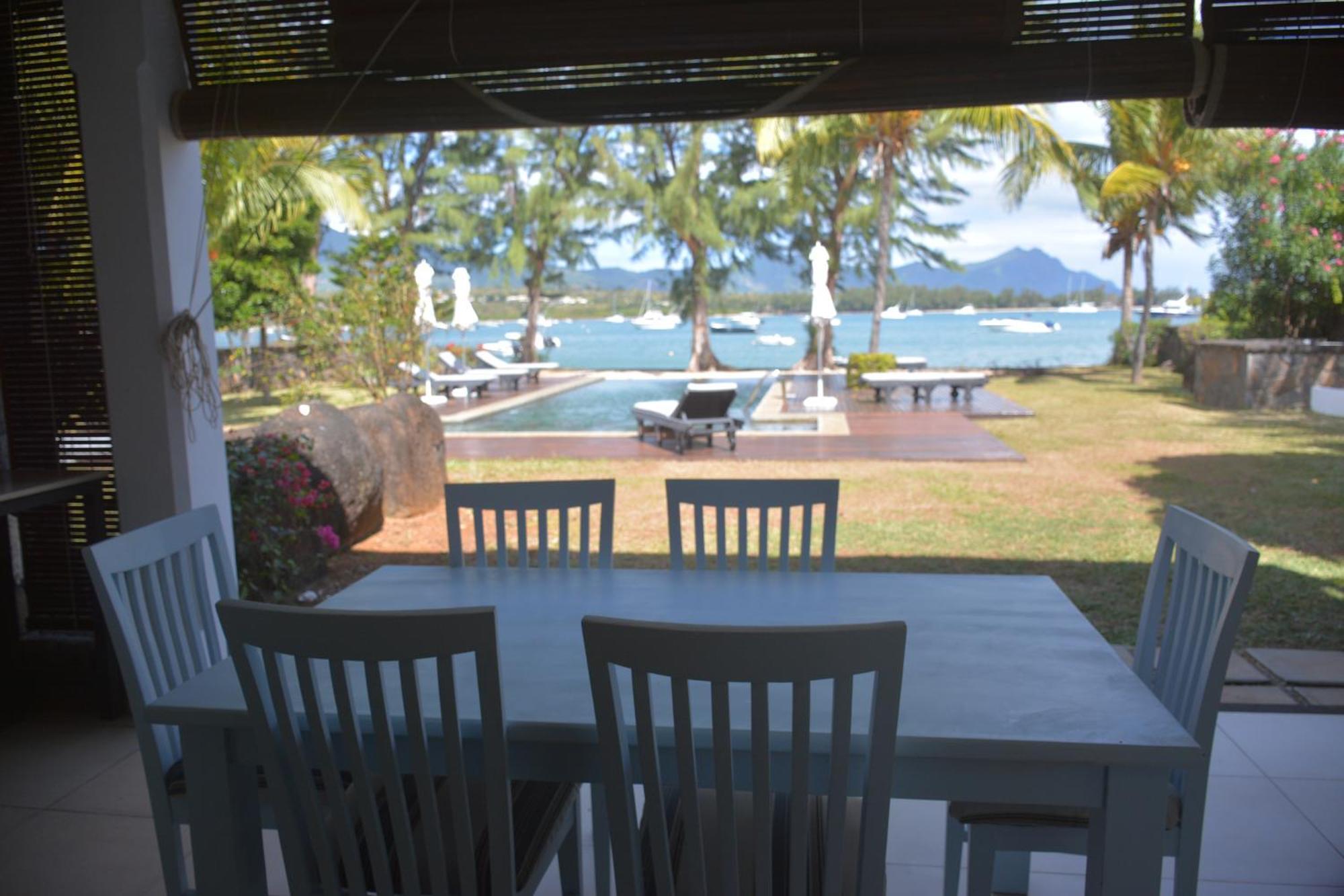 Olana Blue - Beachfront Apartment Rivière Noire Dış mekan fotoğraf