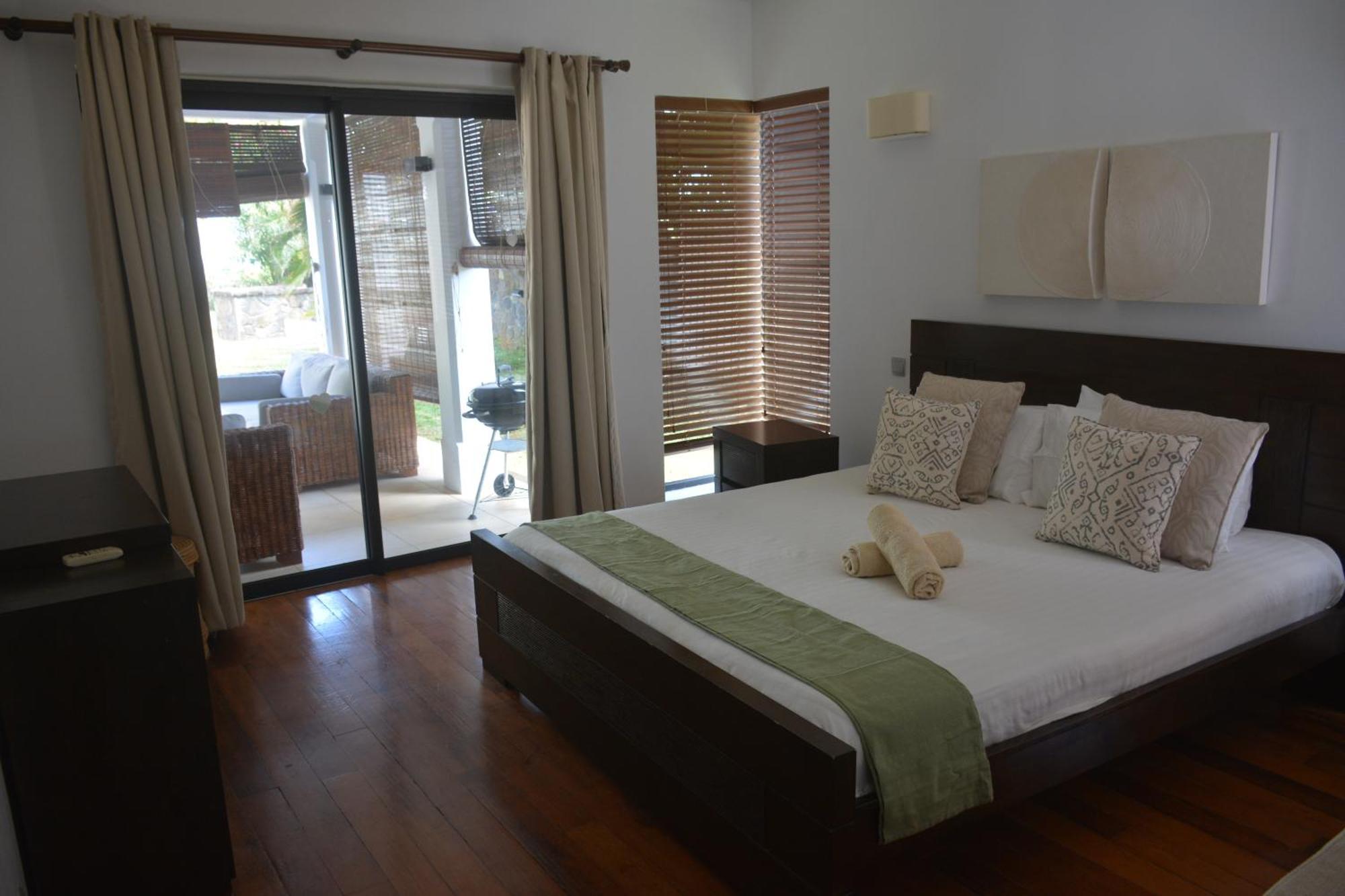 Olana Blue - Beachfront Apartment Rivière Noire Dış mekan fotoğraf