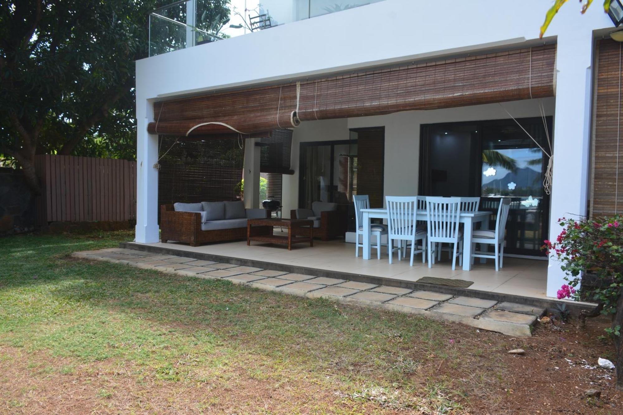 Olana Blue - Beachfront Apartment Rivière Noire Dış mekan fotoğraf